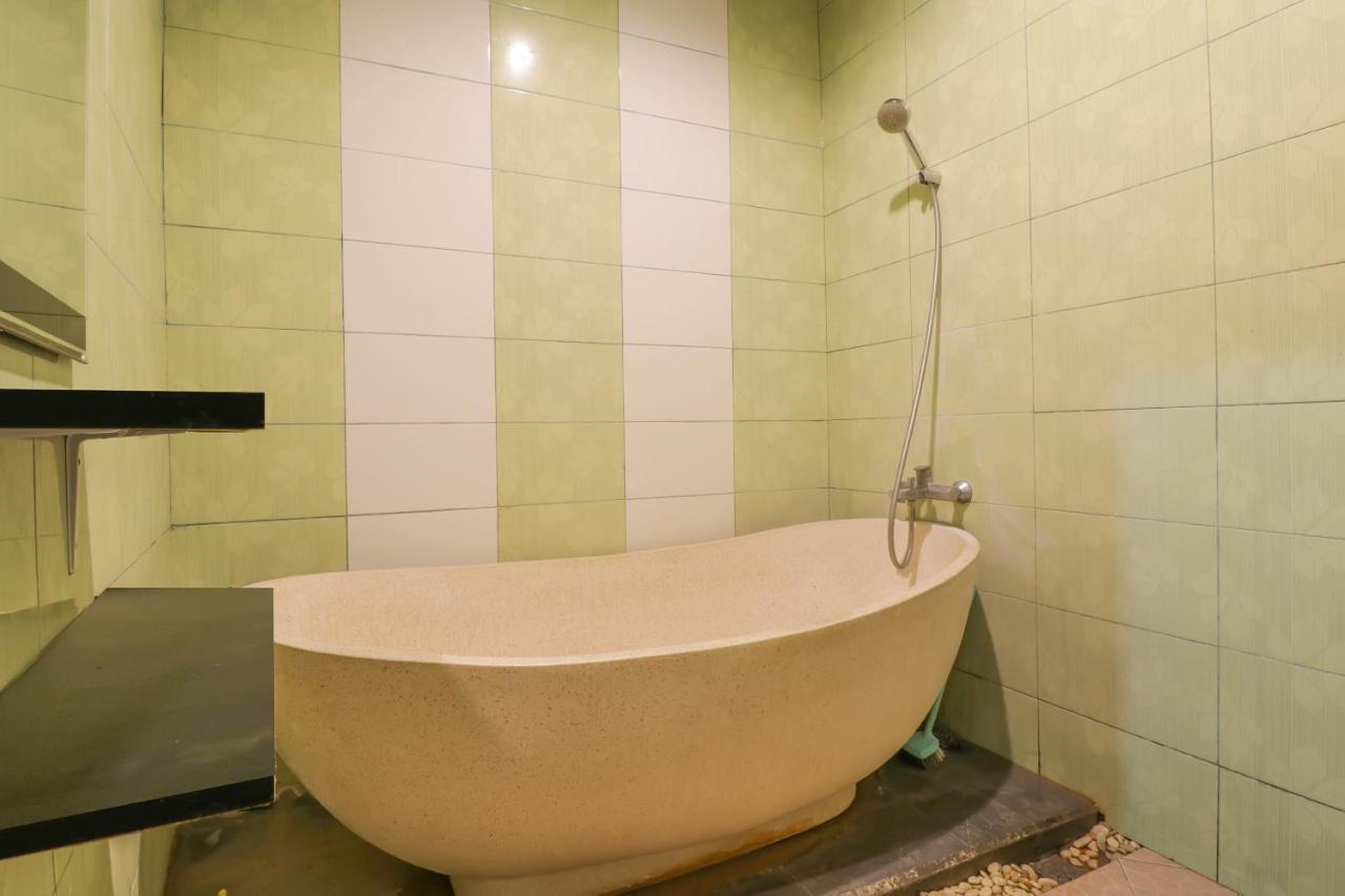 Hotel Oyo 2679 Exis Tropical And Sanur